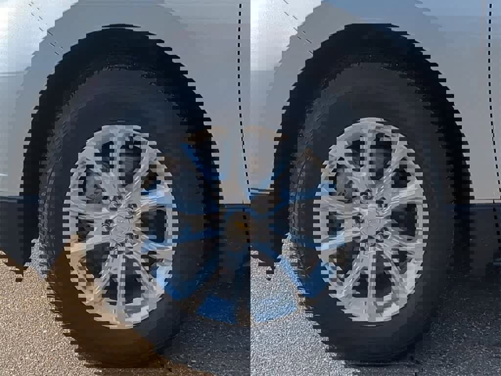 Used 2020 Chevrolet Equinox LT w/ Driver Convenience Package image 13