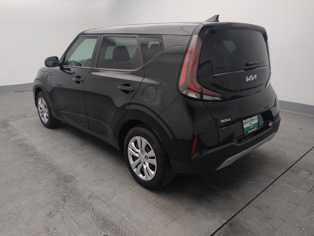 Used 2023 Kia Soul LX image 3
