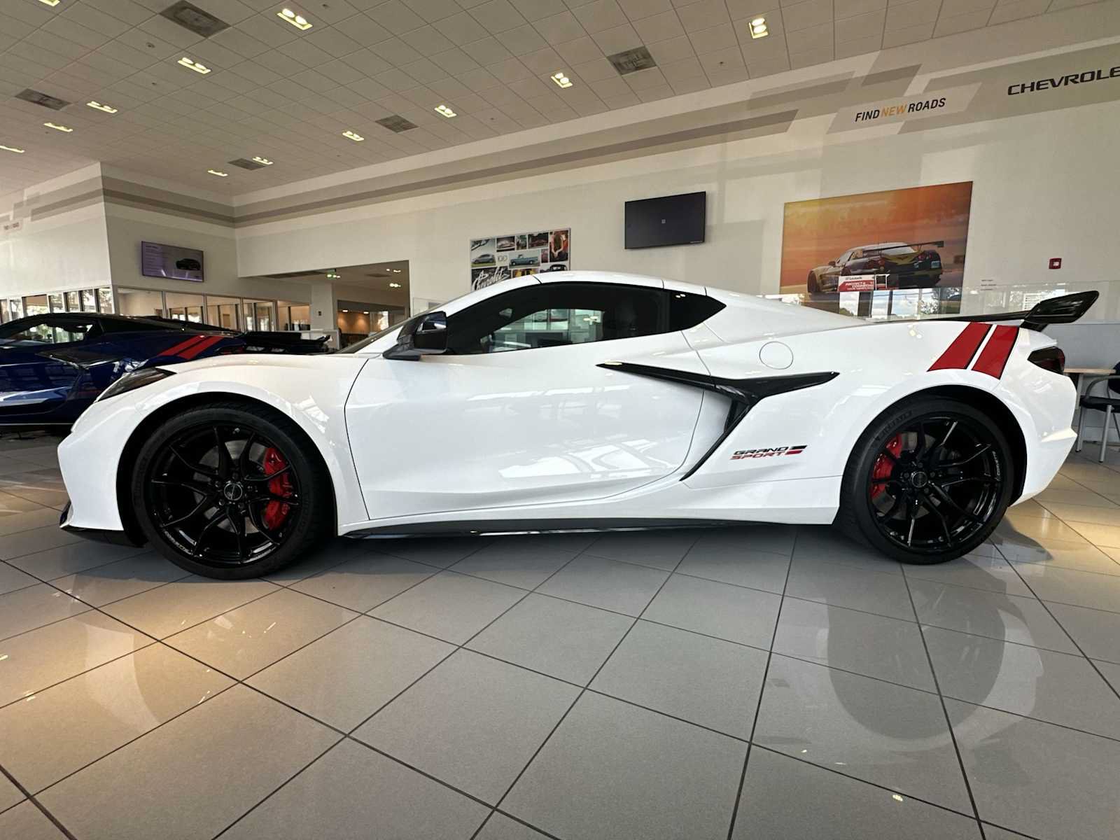 New 2027 Chevrolet Corvette Grand Sport w/ Z52 Sport Performance Package RWD image 3