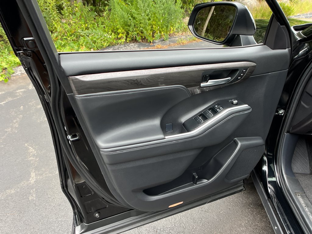 Used 2026 Toyota Highlander Platinum AWD/4WD image 11