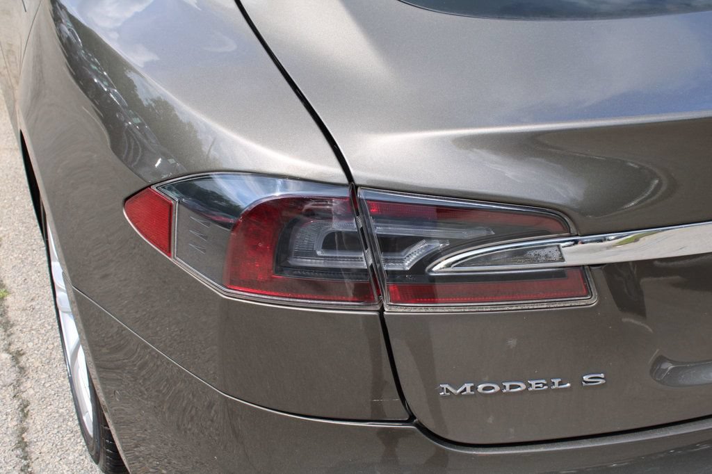 Used 2015 Tesla Model S 70D AWD/4WD image 10