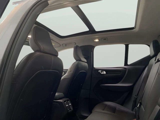 Used 2025 Volvo XC40 B5 Plus AWD/4WD image 38