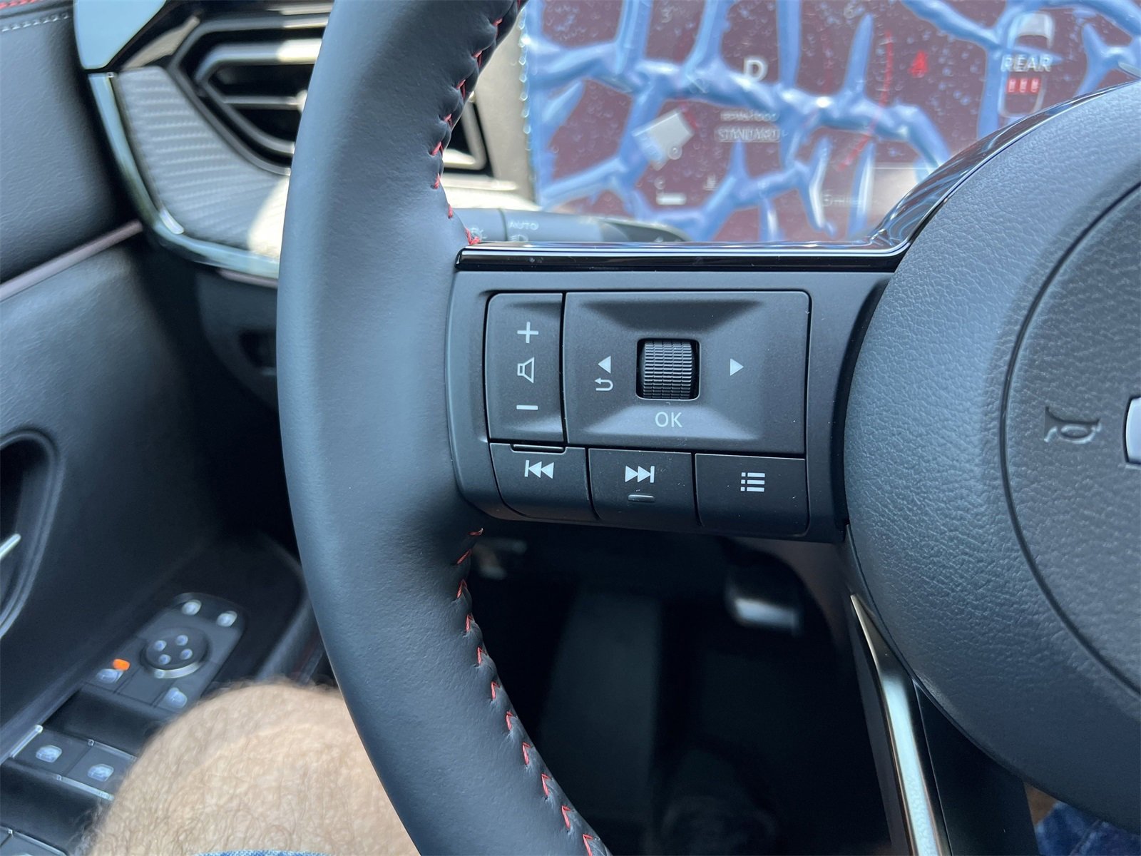 New 2025 Nissan Kicks SR w/ SR Premium Package image 11