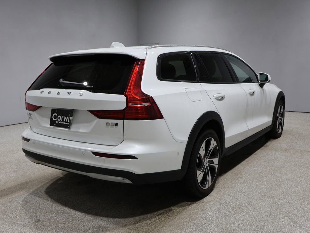 Used 2025 Volvo V60 B5 Cross Country Plus video 2
