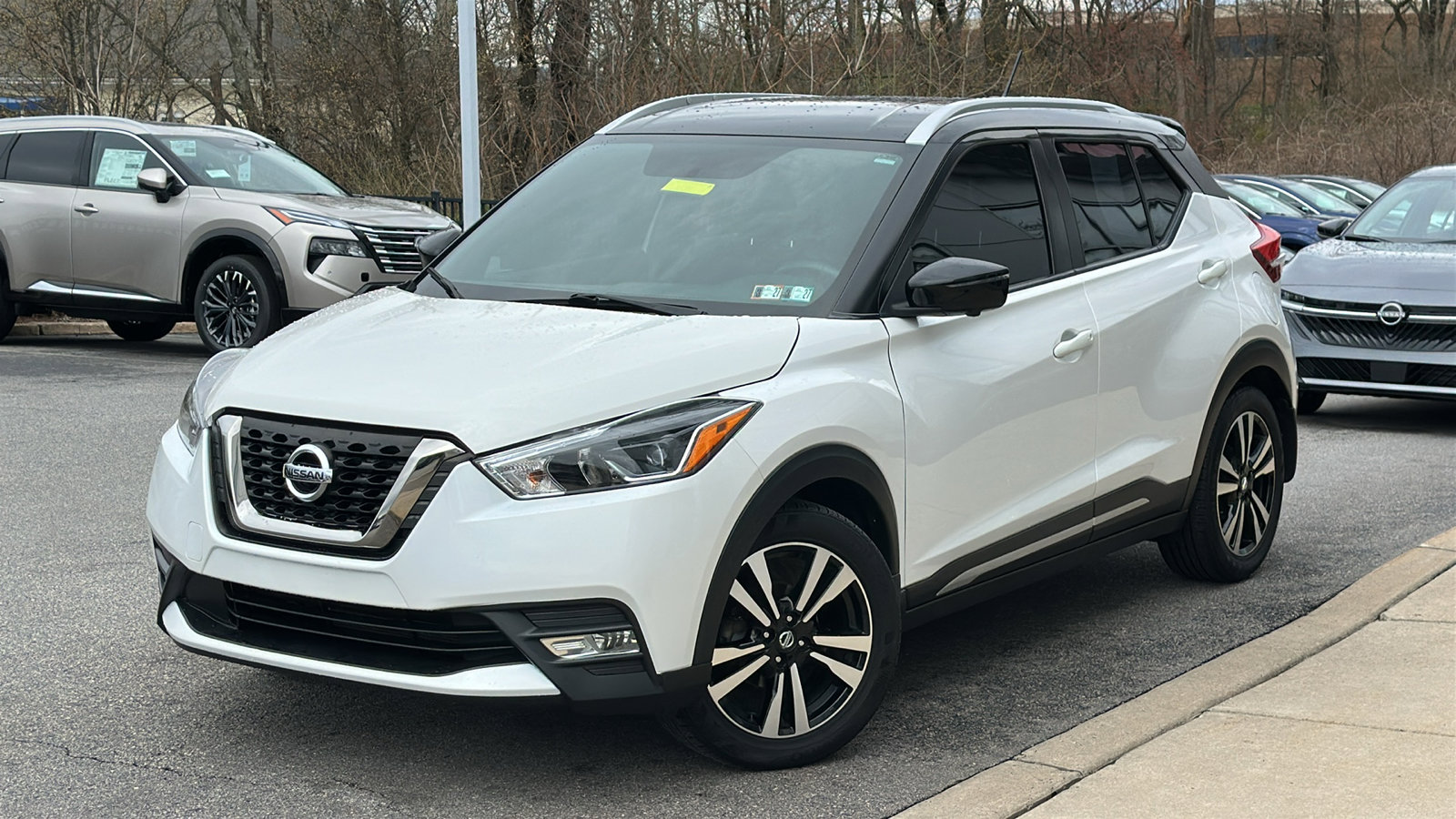 Used 2018 Nissan Kicks SR w/ Premium Package image 1