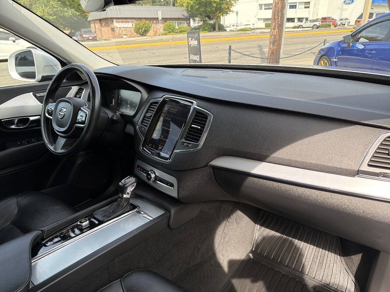 Used 2018 Volvo XC90 T5 Momentum w/ Convenience Package AWD/4WD image 19