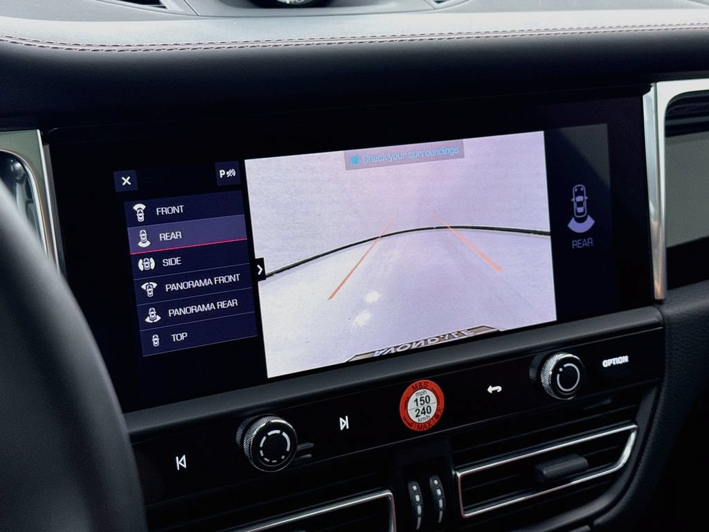 Certified 2025 Porsche Macan AWD/4WD image 20