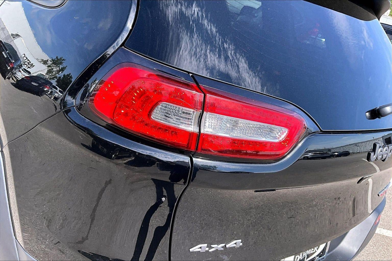 Used 2018 Jeep Cherokee Trailhawk w/ Comfort/Convenience Group AWD/4WD image 27