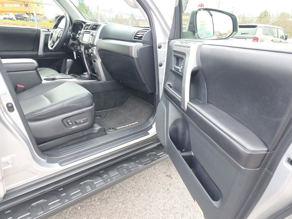 Used 2015 Toyota 4Runner SR5 Premium image 9