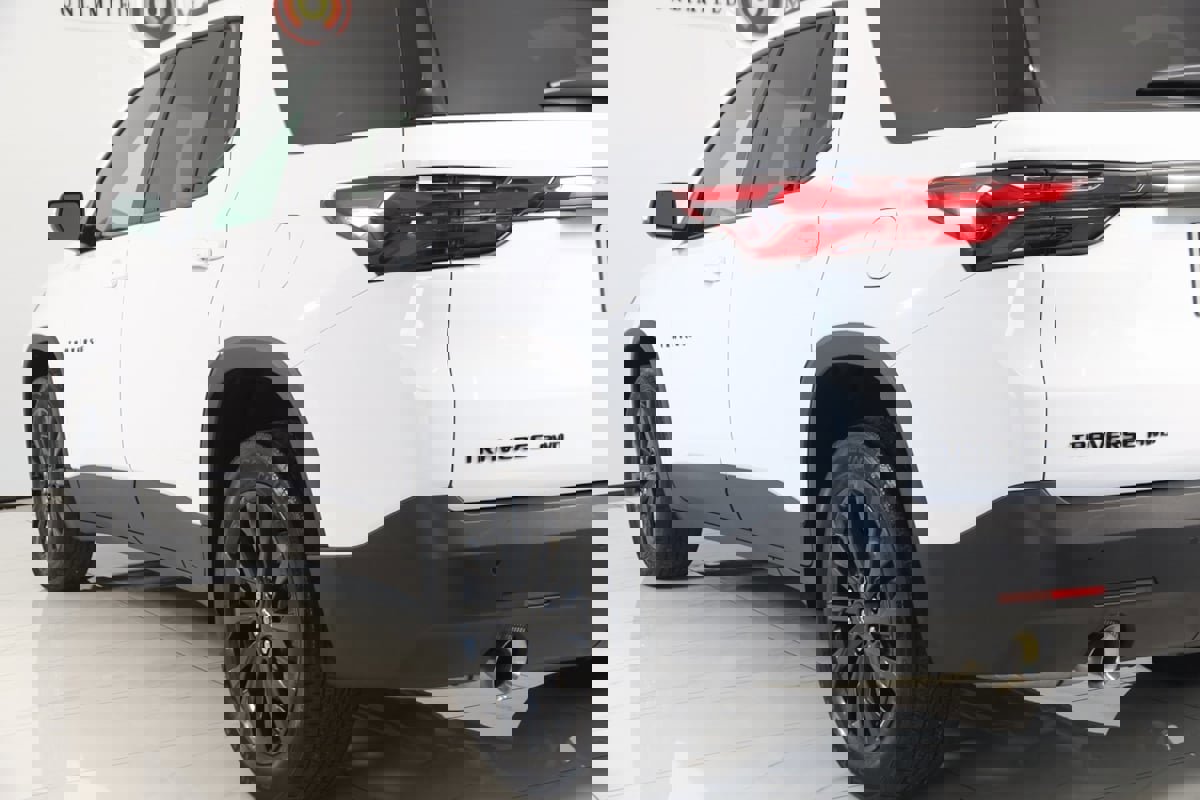 Used 2023 Chevrolet Traverse RS image 25