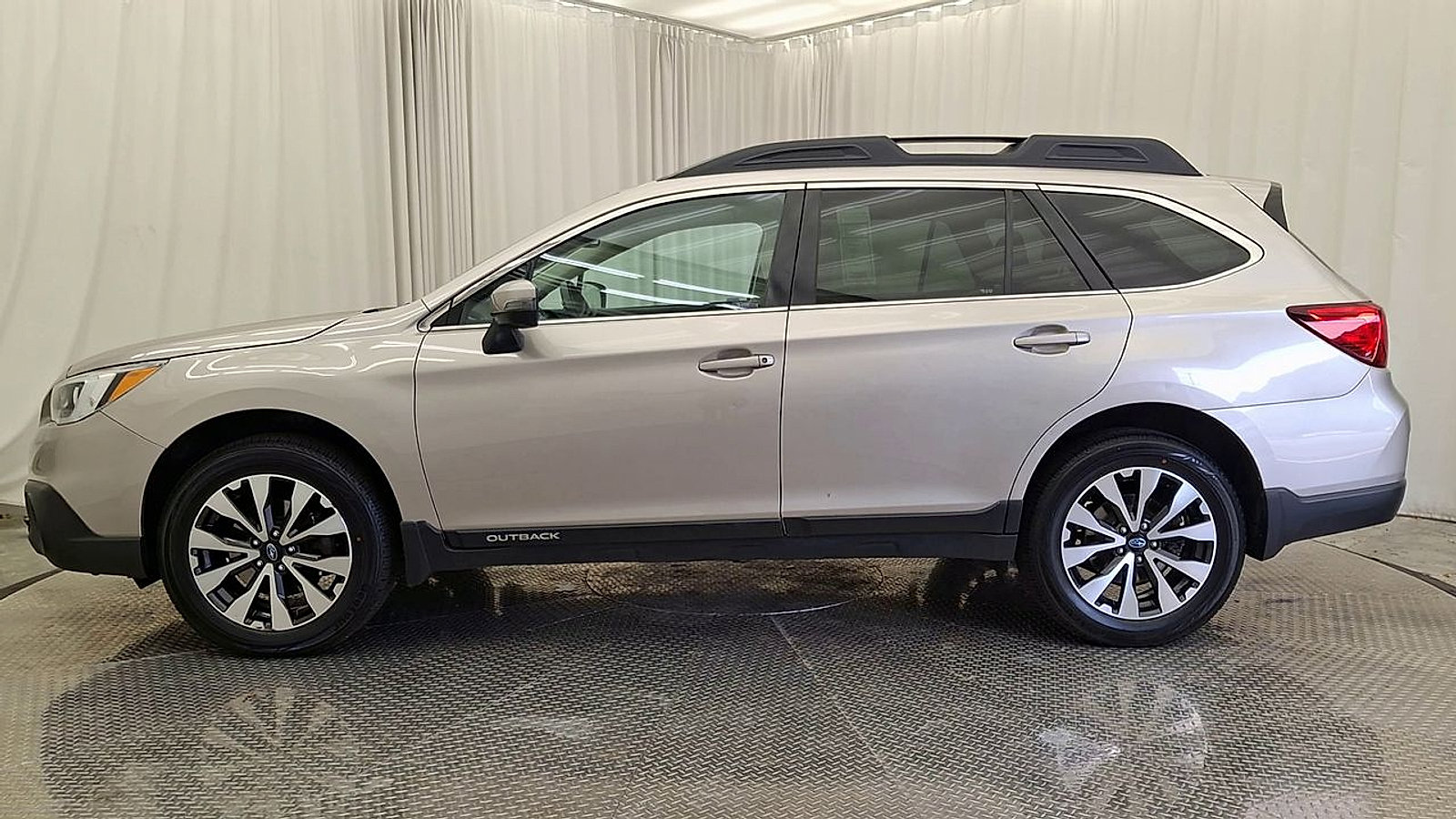 Used 2016 Subaru Outback 2.5i Limited AWD/4WD image 8