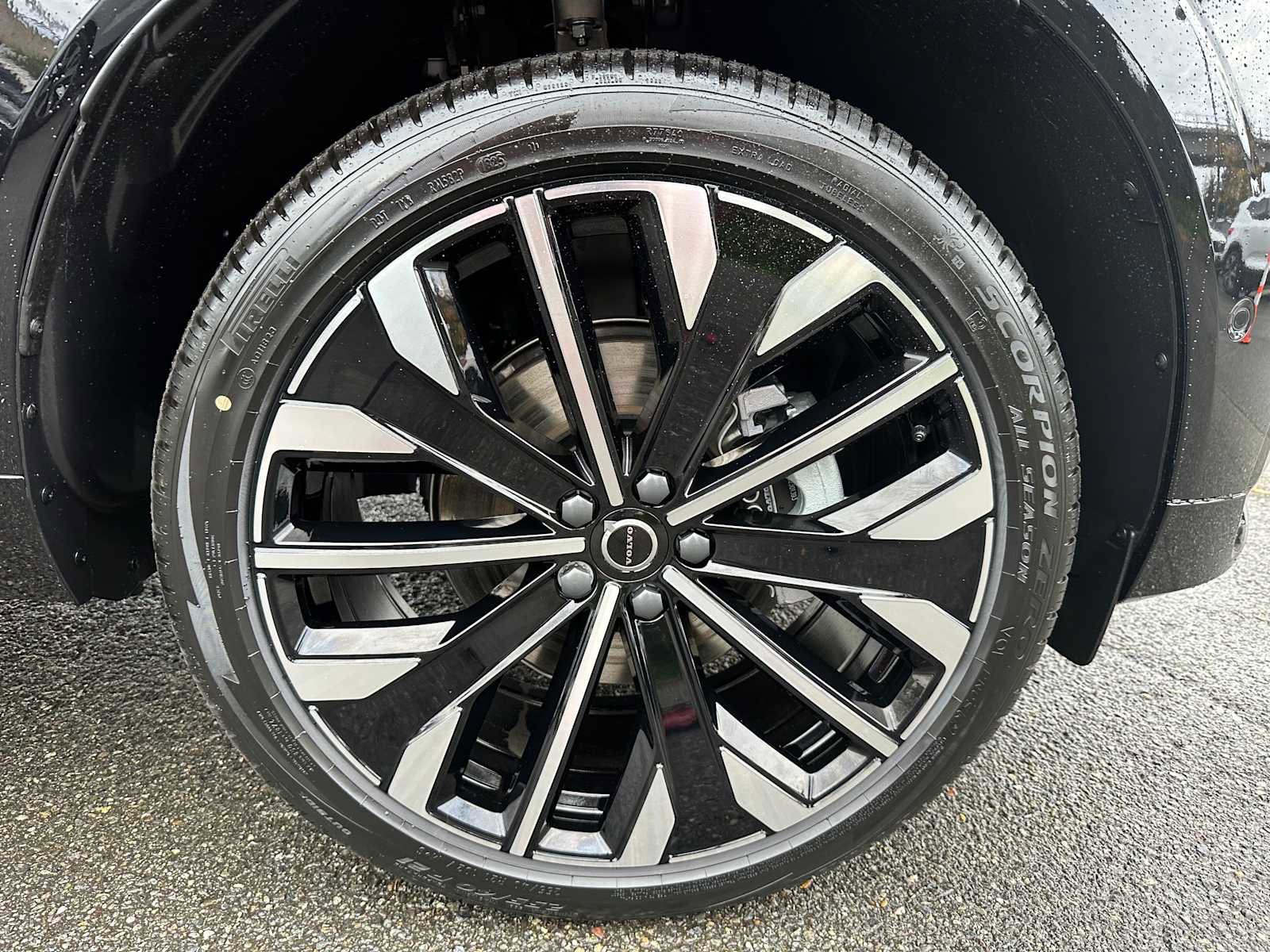 New 2026 Volvo XC60 B5 Ultra w/ Protection Package Premier image 9