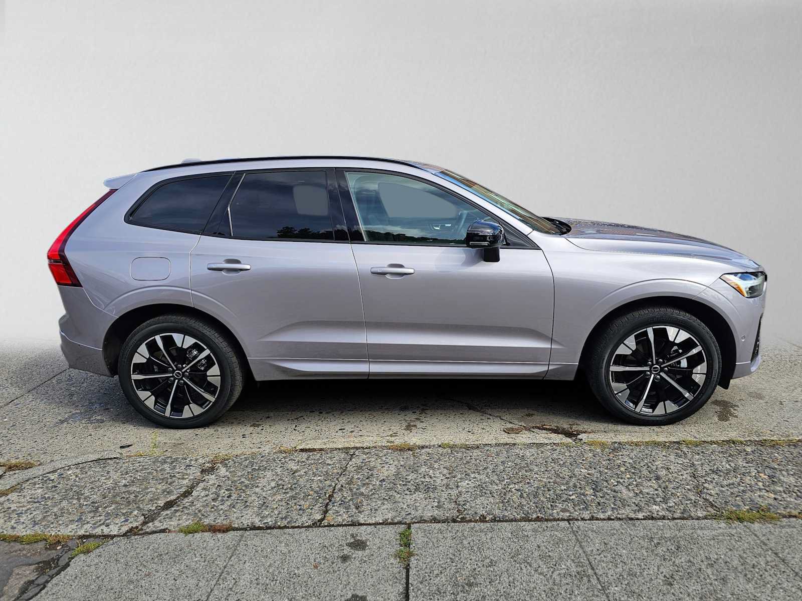 Used 2026 Volvo XC60 B5 Plus w/ Protection Package Premier AWD/4WD image 2