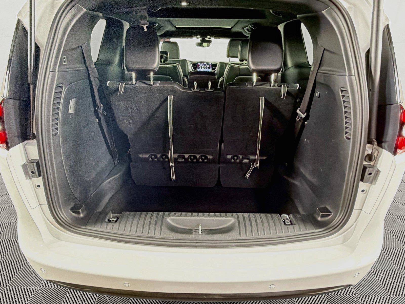 Used 2025 Chrysler Pacifica Limited FWD image 14