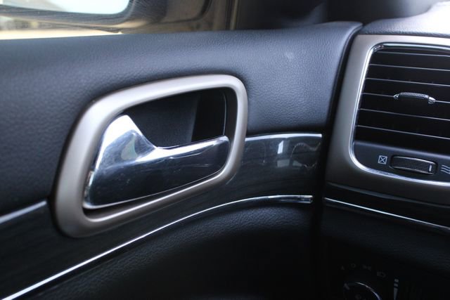 Used 2015 Jeep Grand Cherokee Overland AWD/4WD image 6