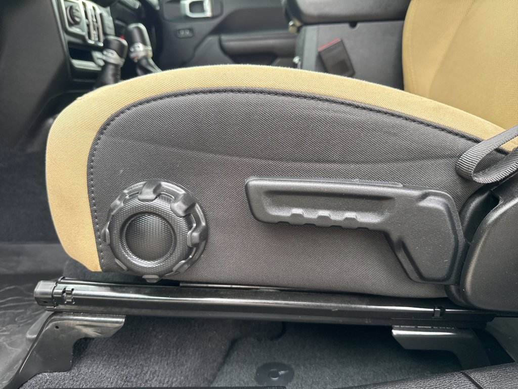 Used 2023 Jeep Gladiator Willys image 12