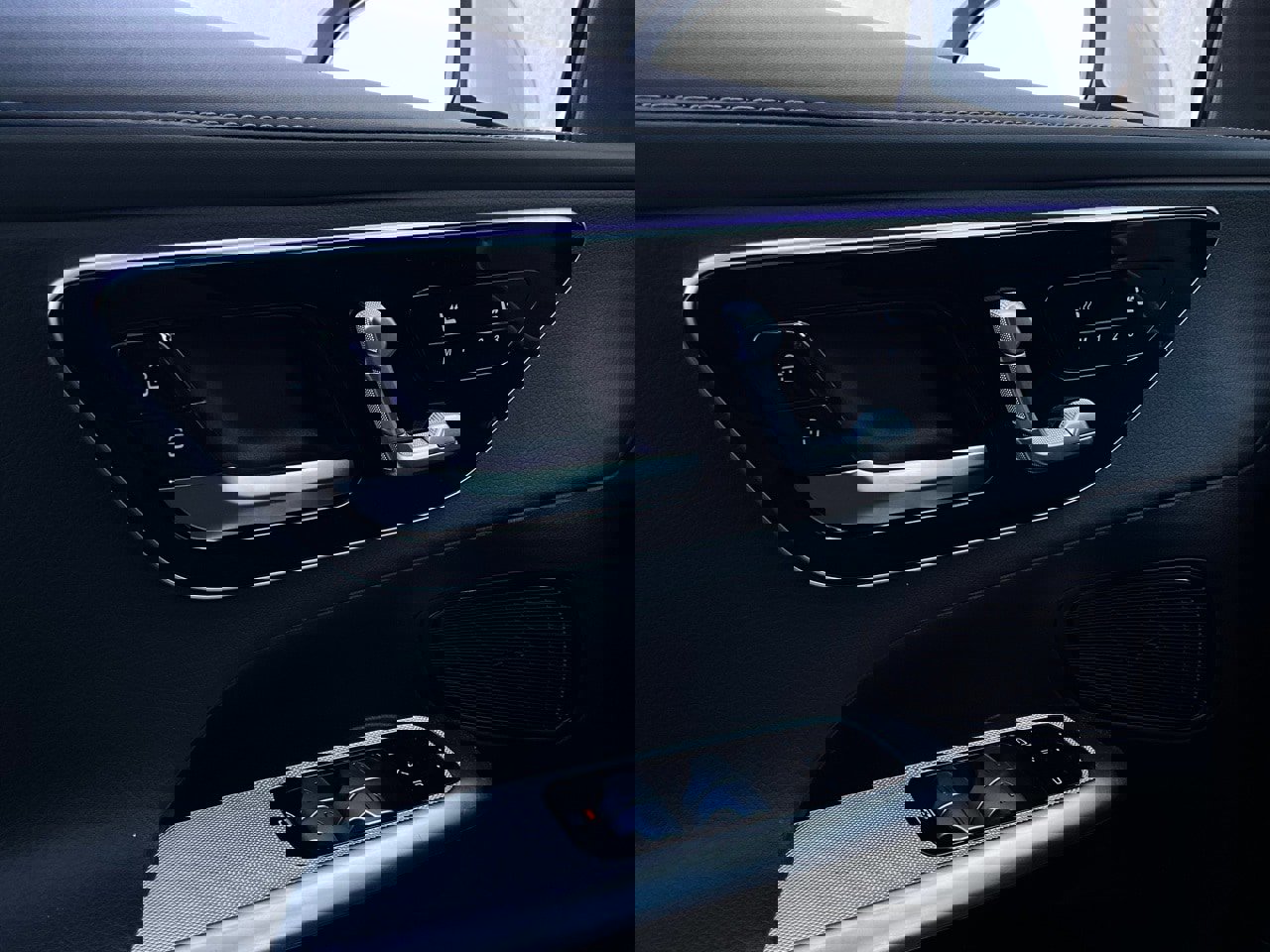 Used 2024 Mercedes-Benz GLC 300 4MATIC image 22