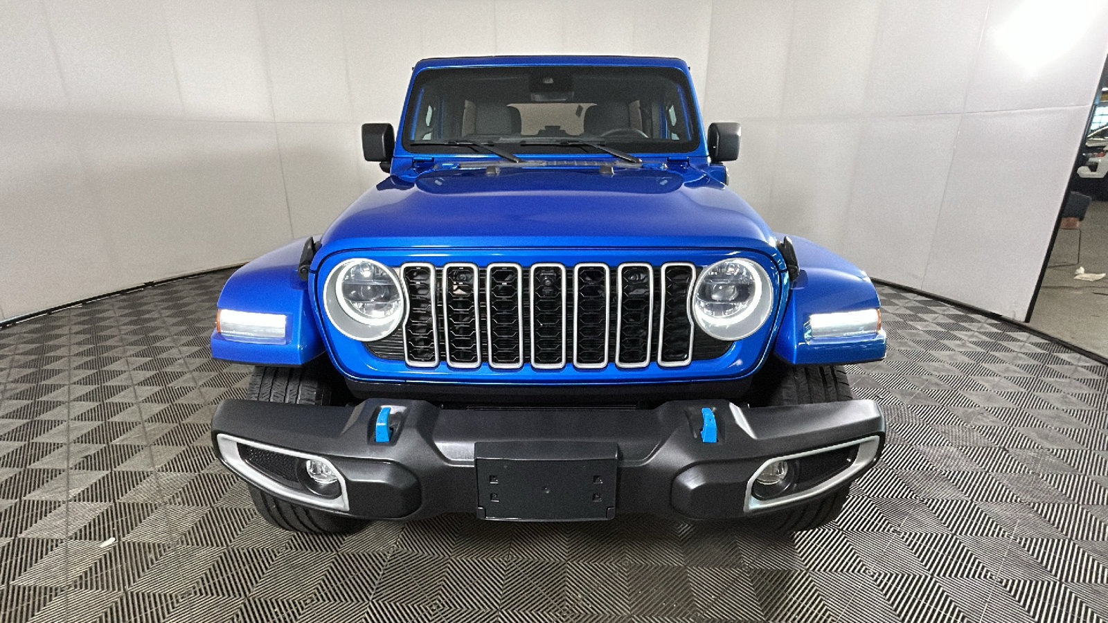 Used 2024 Jeep Wrangler Unlimited Sahara w/ Technology Group AWD/4WD image 9