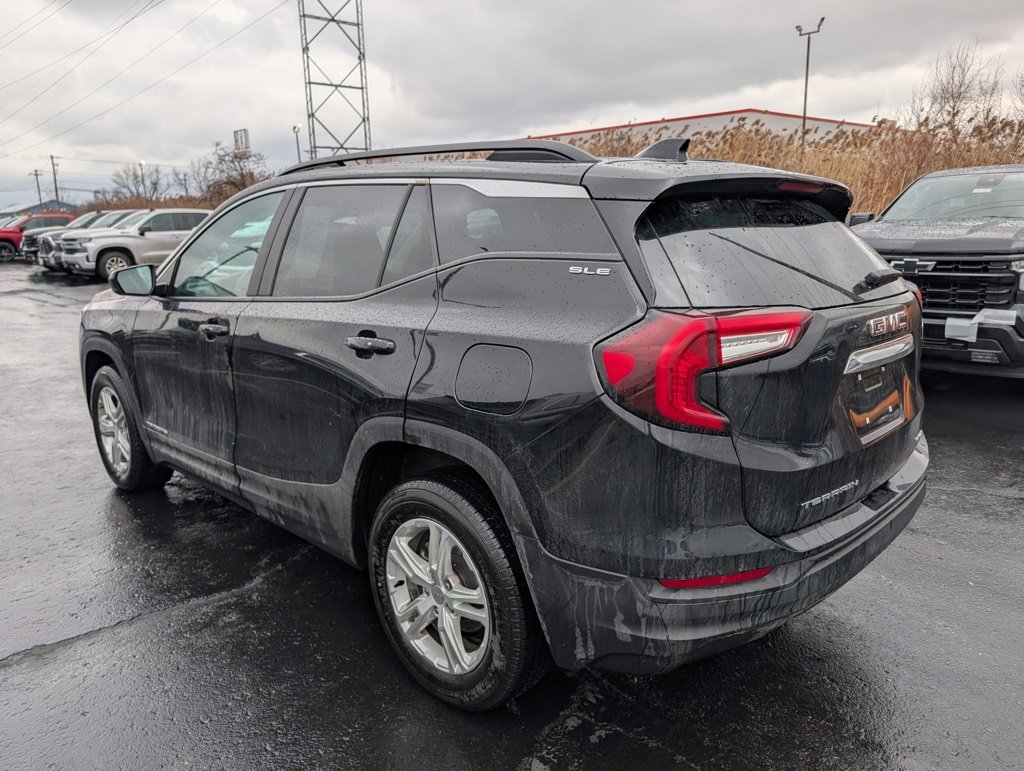 Used 2024 GMC Terrain SLE w/ Driver Convenience Package image 5