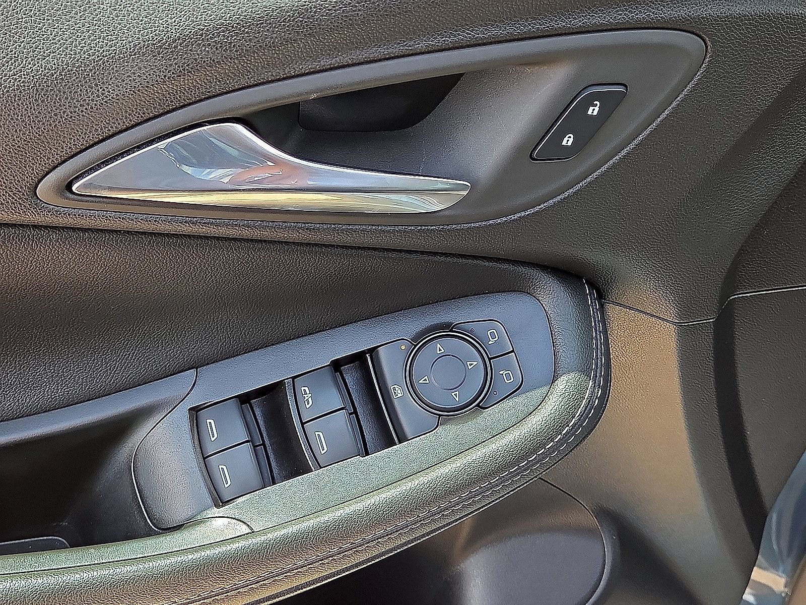 Used 2024 Buick Encore GX Sport Touring FWD image 22