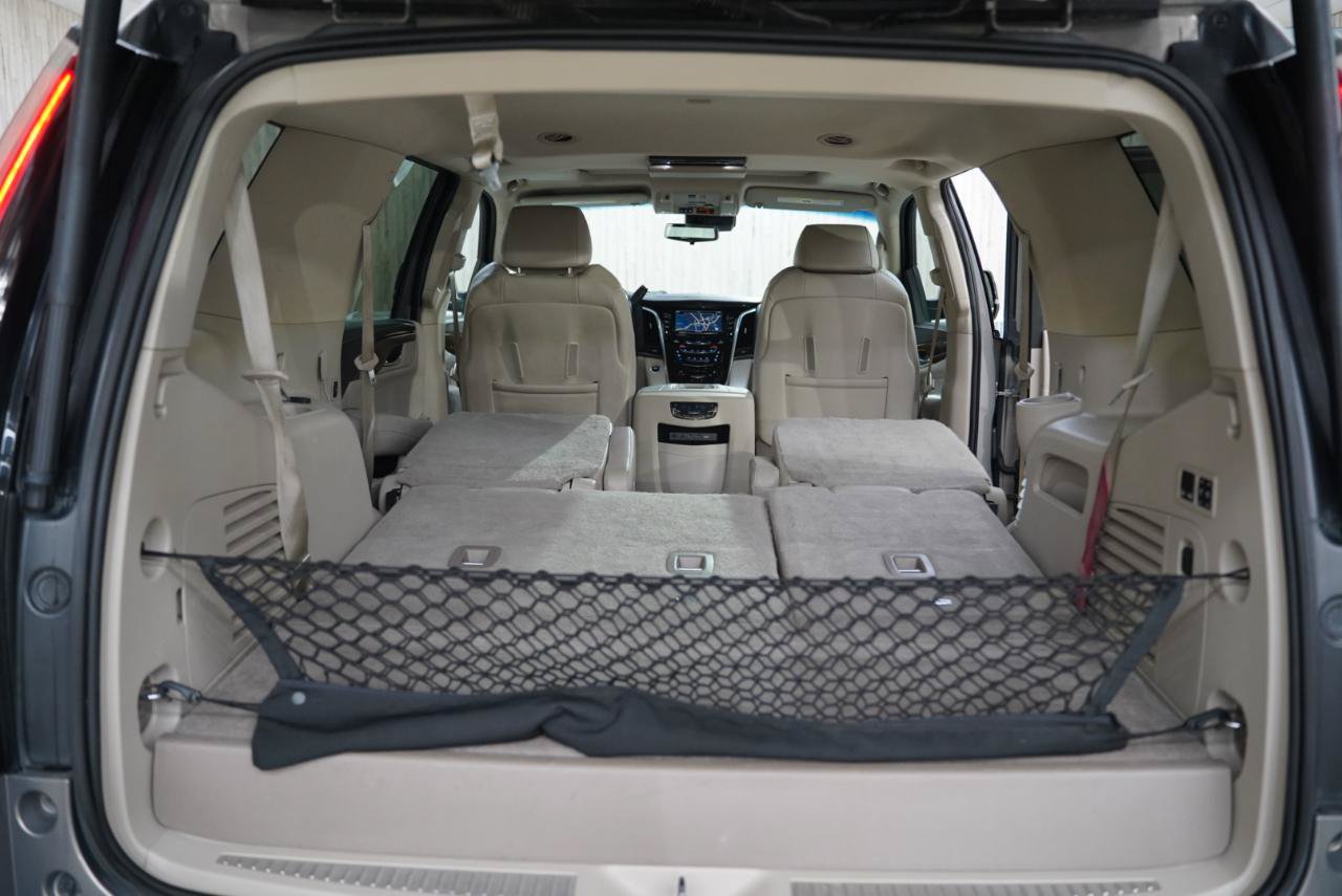 Used 2019 Cadillac Escalade Premium Luxury w/ LPO, Radiant Package AWD/4WD image 40