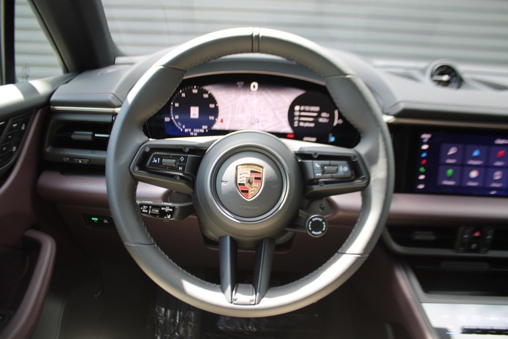 Used 2025 Porsche Macan Electric image 33