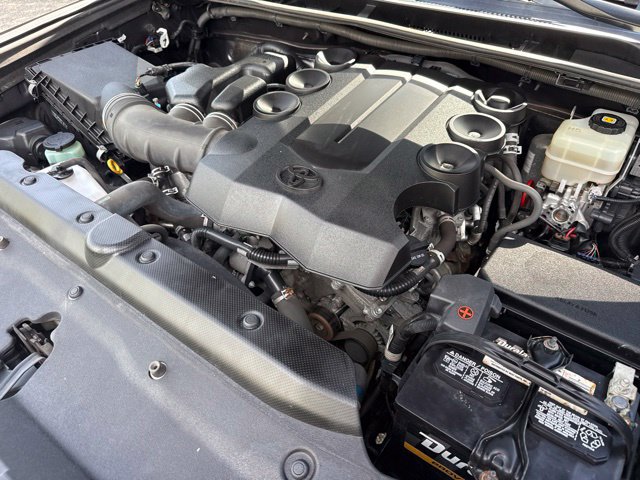 Used 2018 Toyota 4Runner SR5 AWD/4WD image 30