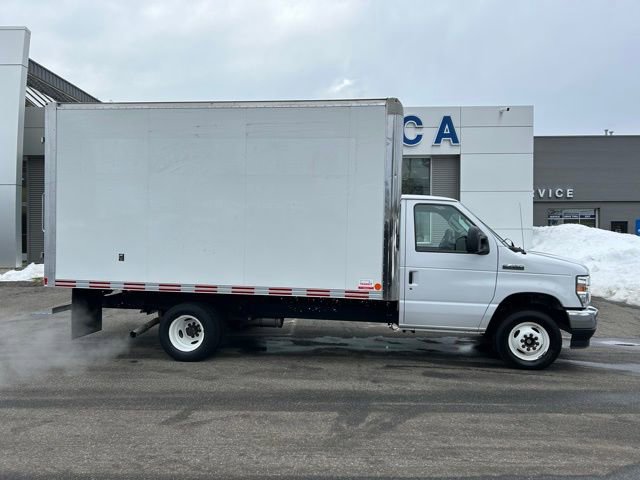 Used 2022 Ford E-450 and Econoline 450 Super Duty w/ Power Windows & Locks Group image 8