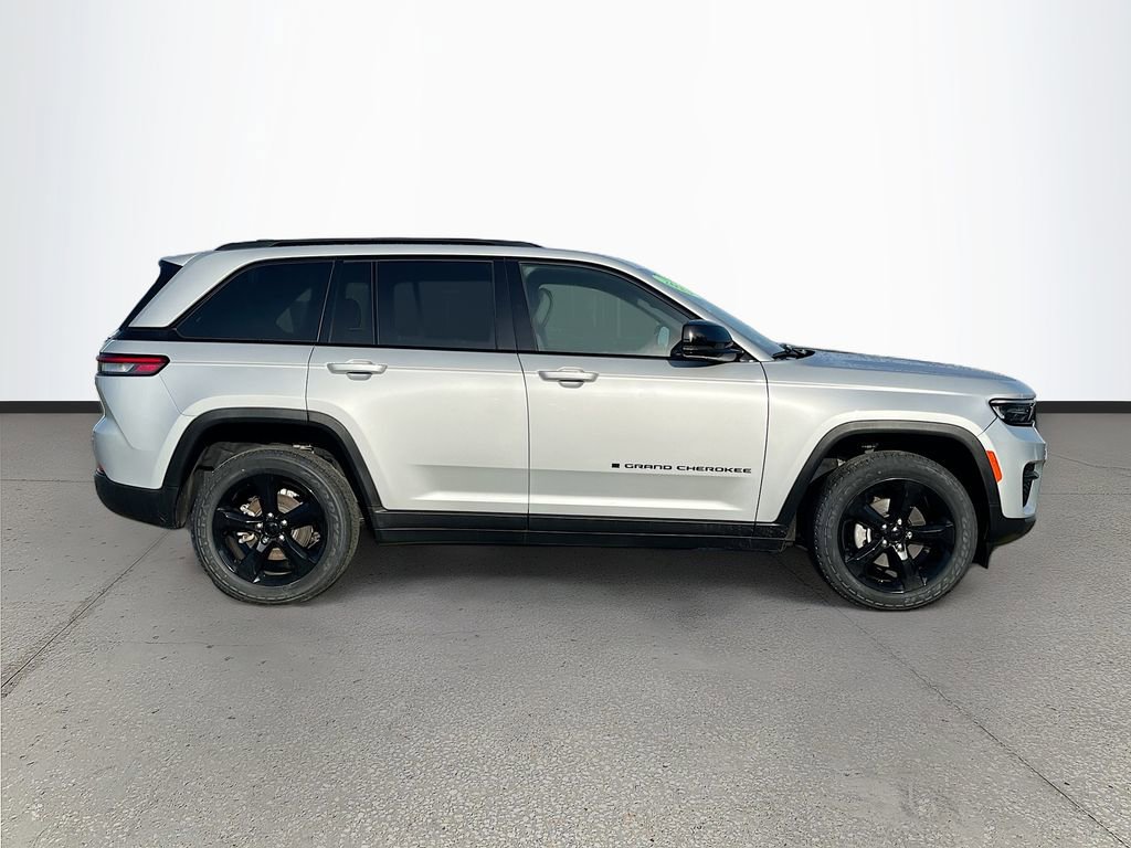 Certified 2023 Jeep Grand Cherokee Altitude AWD/4WD image 8