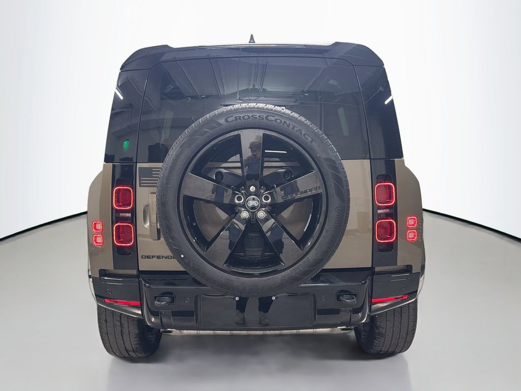 Used 2024 Land Rover Defender 110 X-Dynamic SE AWD/4WD image 10