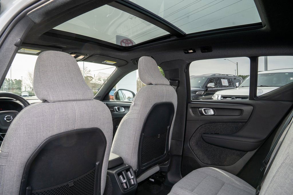 Used 2023 Volvo XC40 Recharge Ultimate image 17