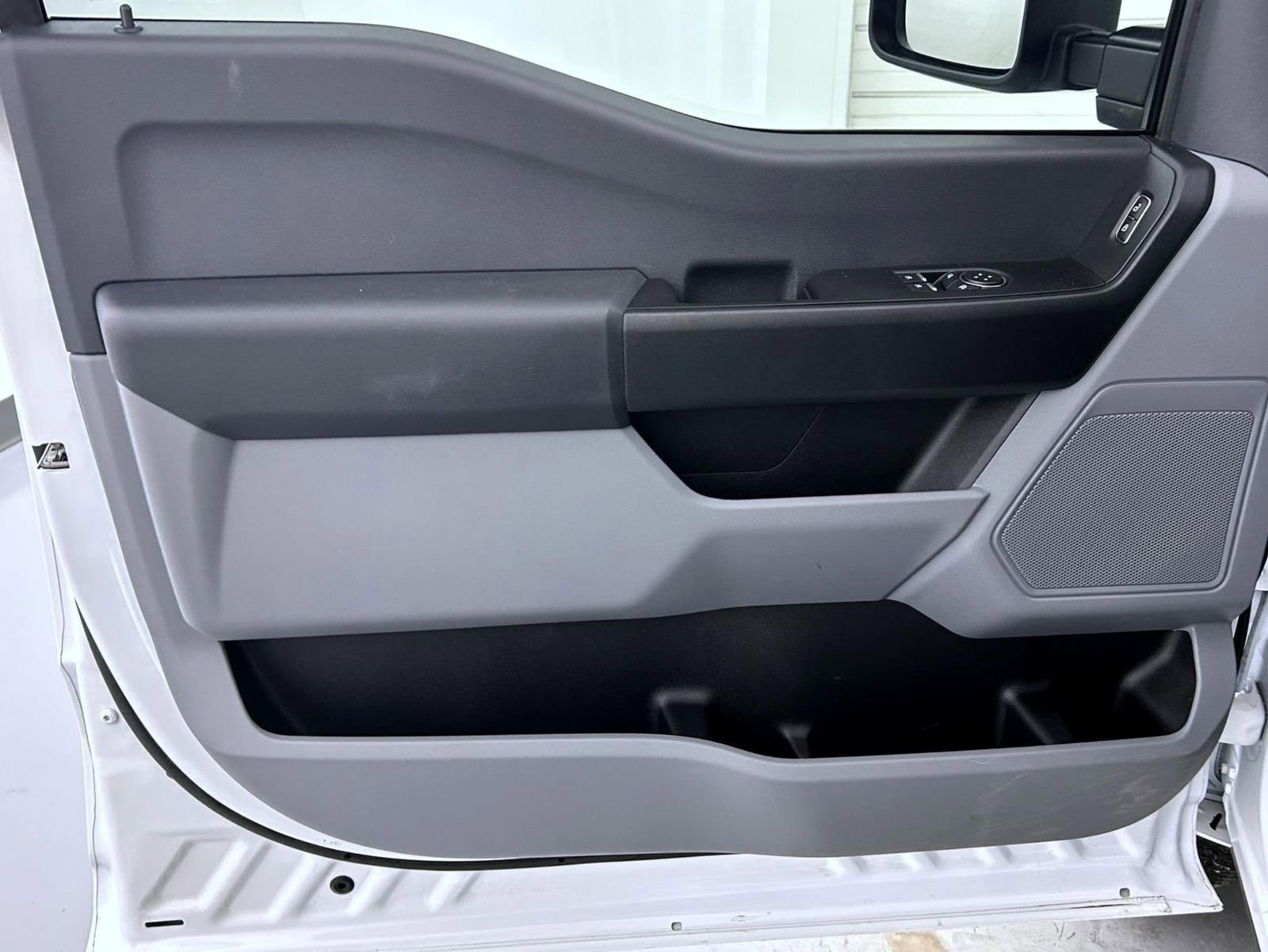 Used 2025 Ford F250 XL w/ XL Chrome Package image 9