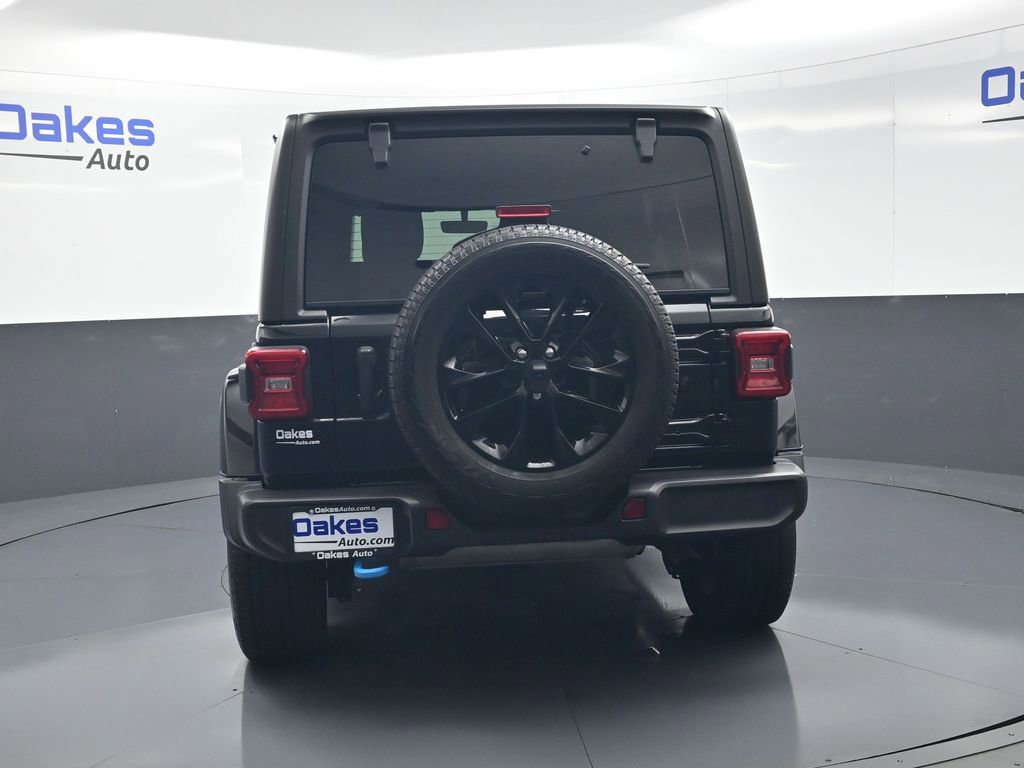 Used 2023 Jeep Wrangler Unlimited Sahara w/ Cold Weather Group AWD/4WD image 7