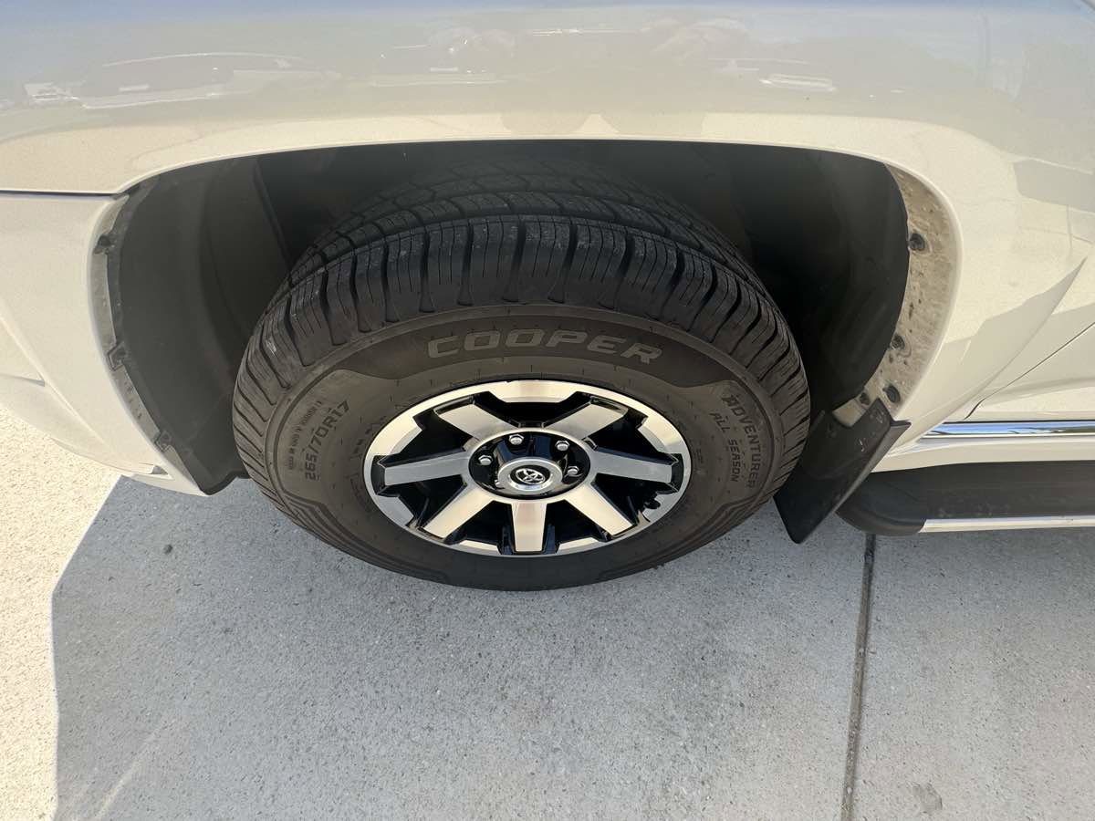 Used 2018 Toyota 4Runner SR5 AWD/4WD image 32