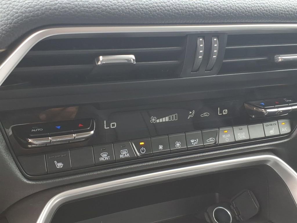Used 2024 MAZDA CX-90 Plug-In Hybrid w/ Premium Pkg image 12