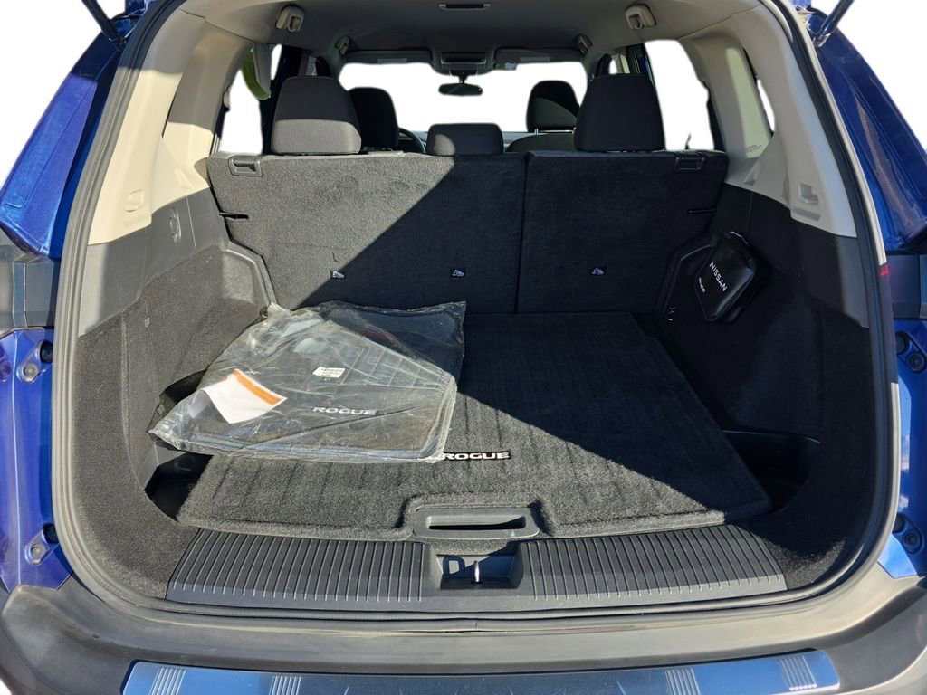 Used 2022 Nissan Rogue SV image 19