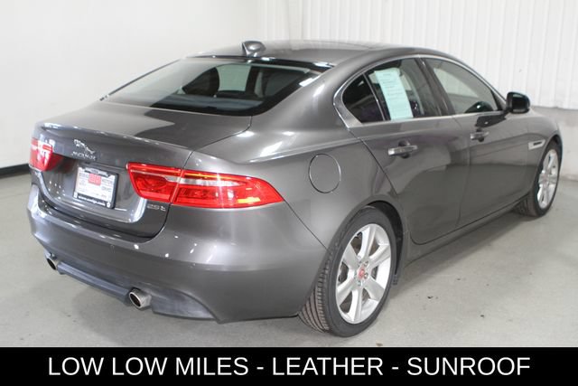 Used 2017 Jaguar XE Prestige RWD image 33