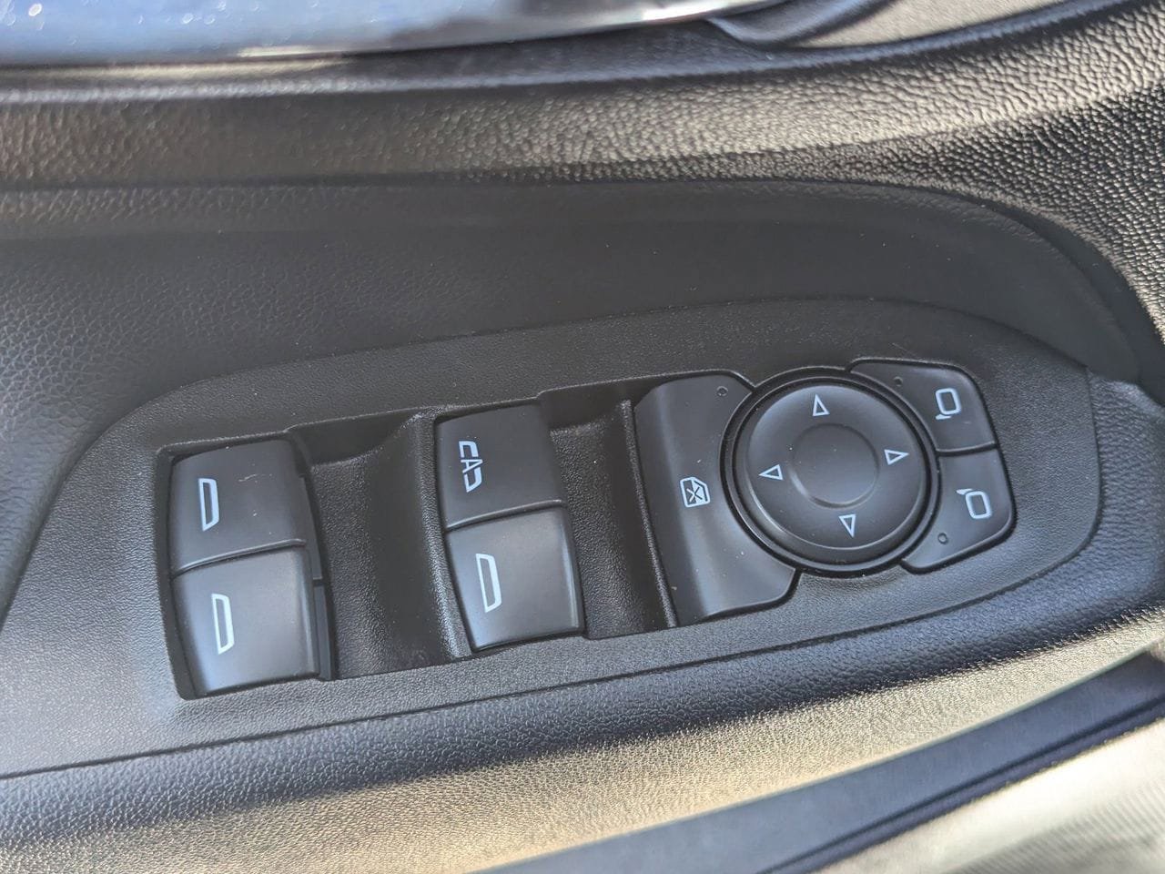 Used 2021 Chevrolet Equinox LT w/ LPO, Cargo Package AWD/4WD image 19