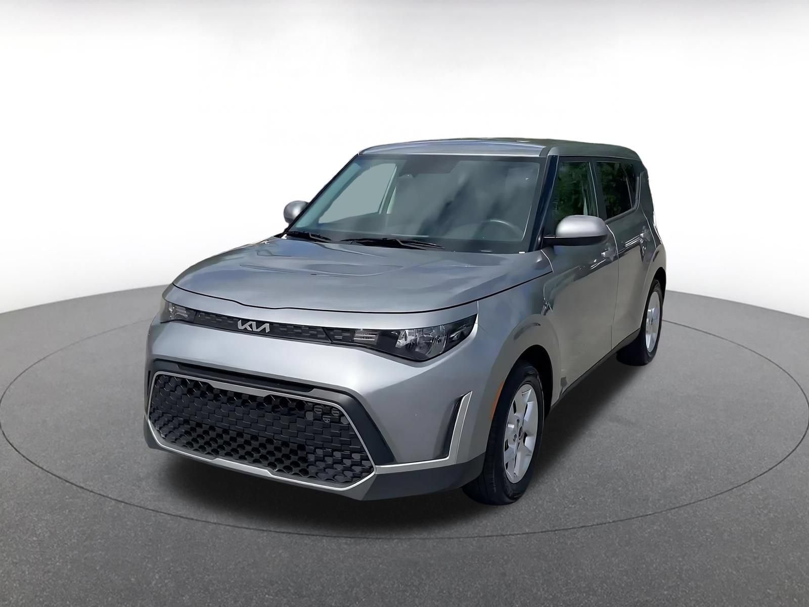 Used 2025 Kia Soul LX w/ LX Technology Package FWD image 4