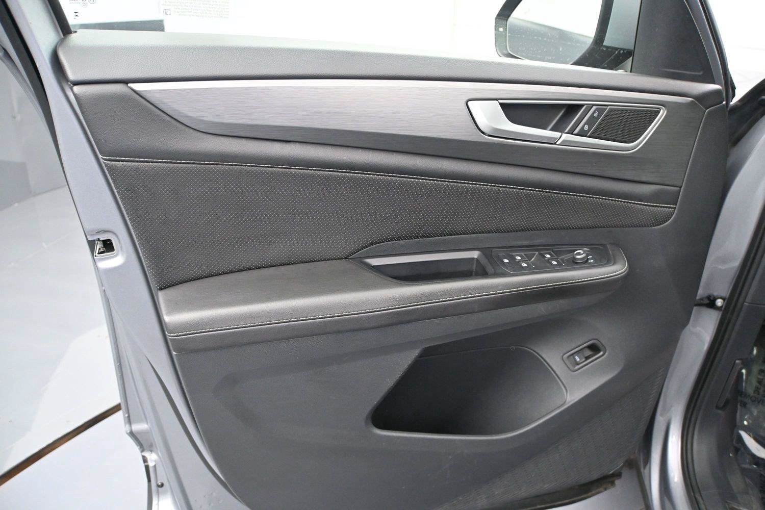 Certified 2024 Volkswagen Atlas Cross Sport SE w/ Panoramic Sunroof Package AWD/4WD image 10