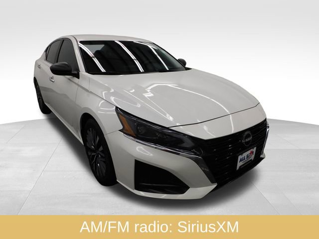 Used 2024 Nissan Altima 2.5 SV image 2