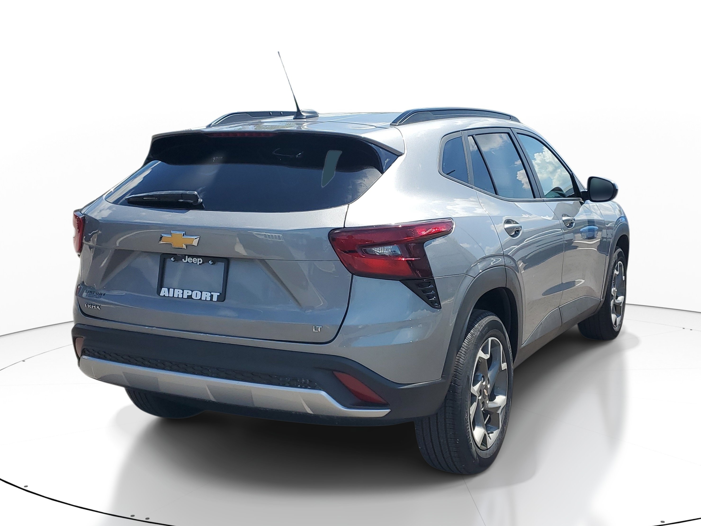 Used 2025 Chevrolet Trax LT FWD image 6