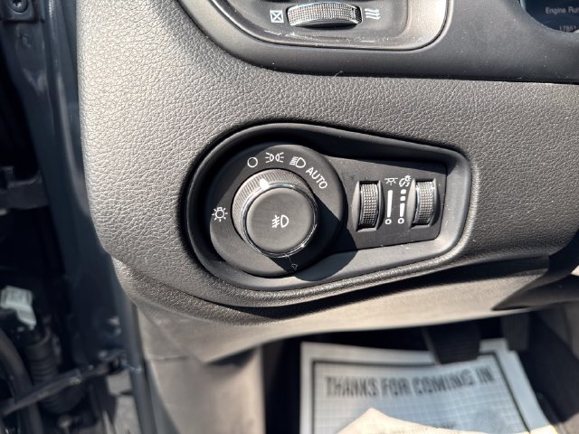 Used 2023 Jeep Renegade Limited w/ Sun/Sound Group AWD/4WD image 34