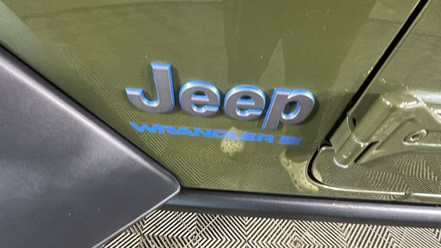 Used 2023 Jeep Wrangler Unlimited w/ Cold Weather Group AWD/4WD image 9
