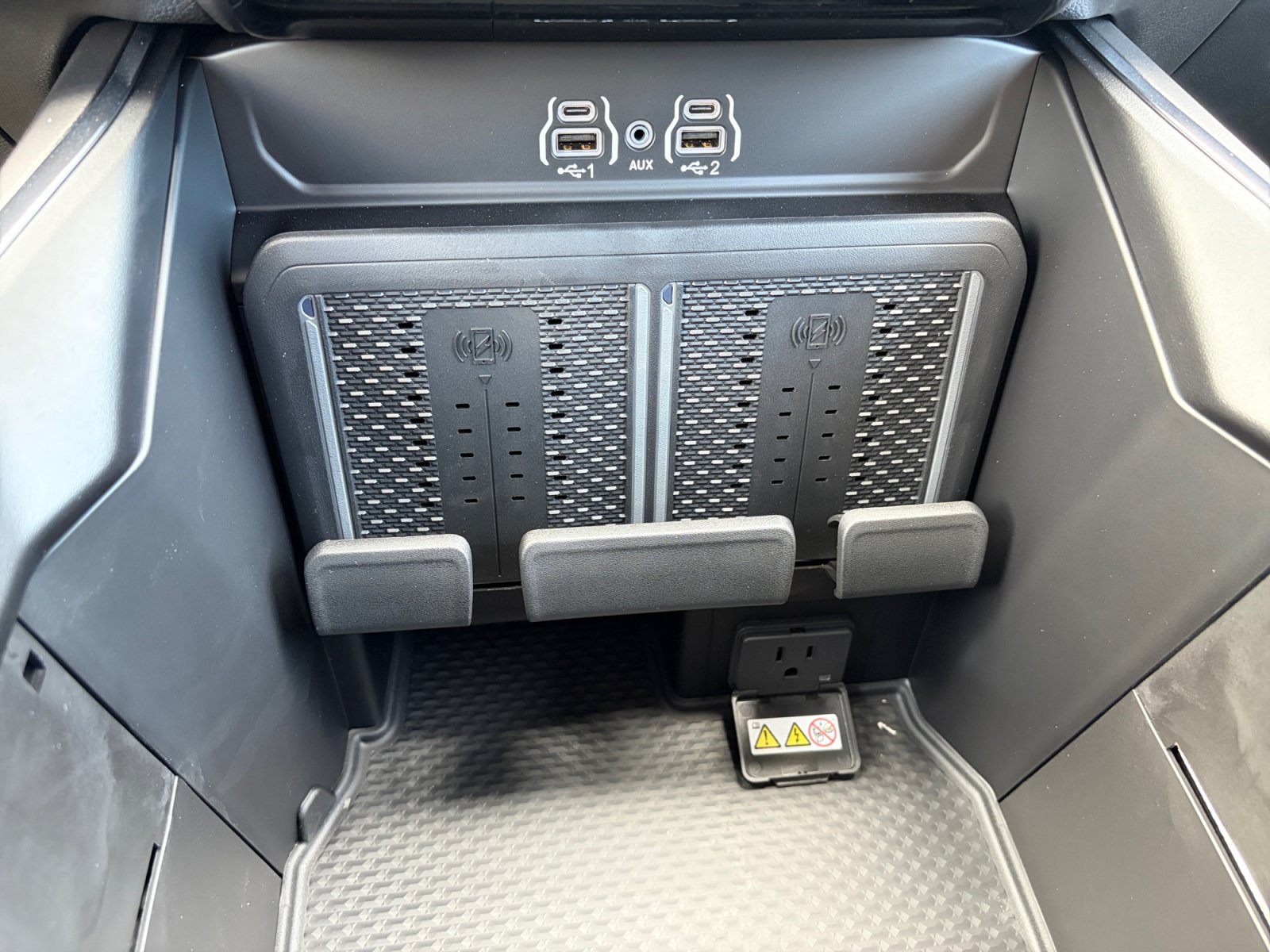 New 2026 RAM 3500 Laramie AWD/4WD image 16