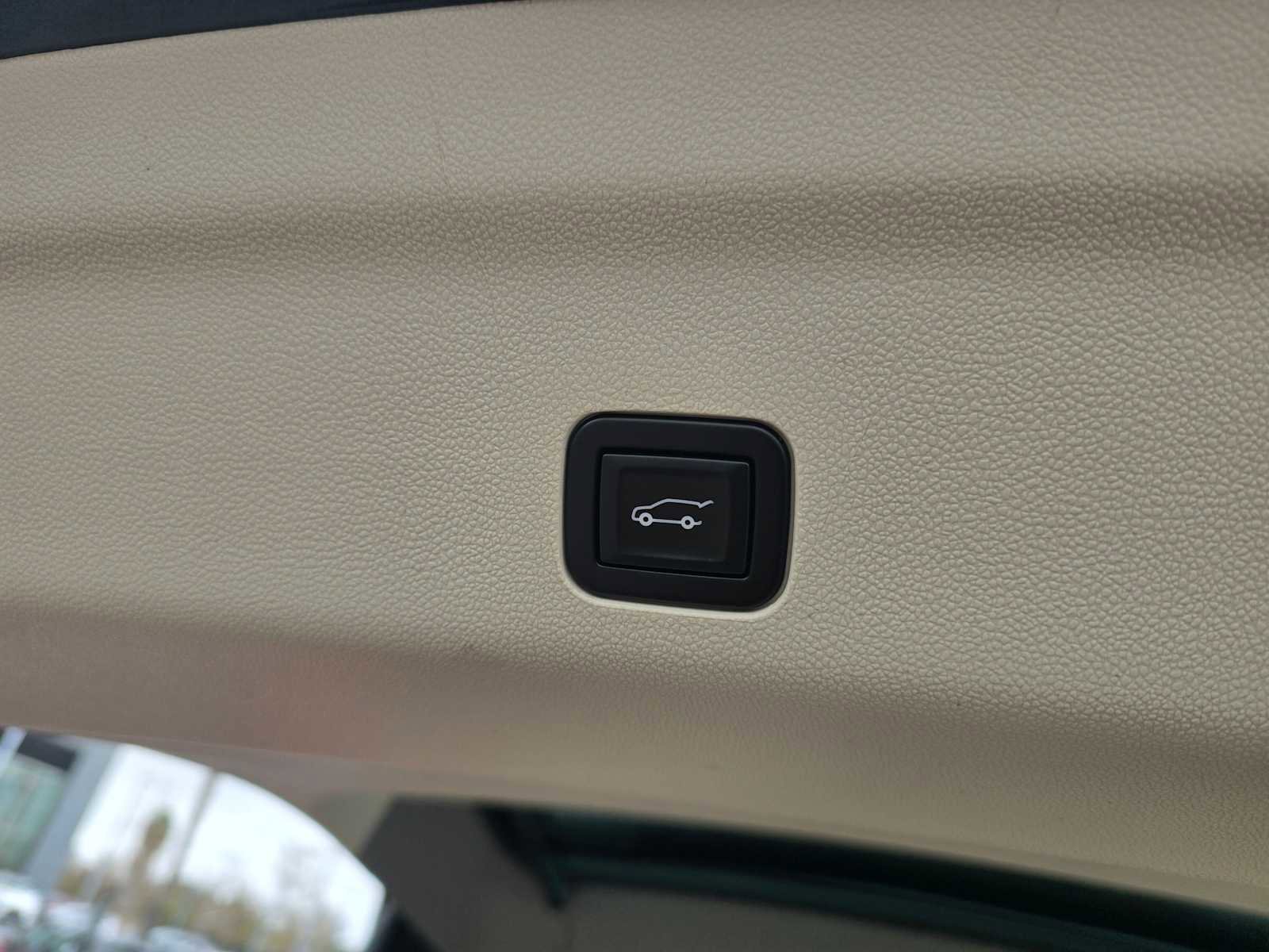 Used 2021 Cadillac Escalade Premium Luxury Platinum image 19