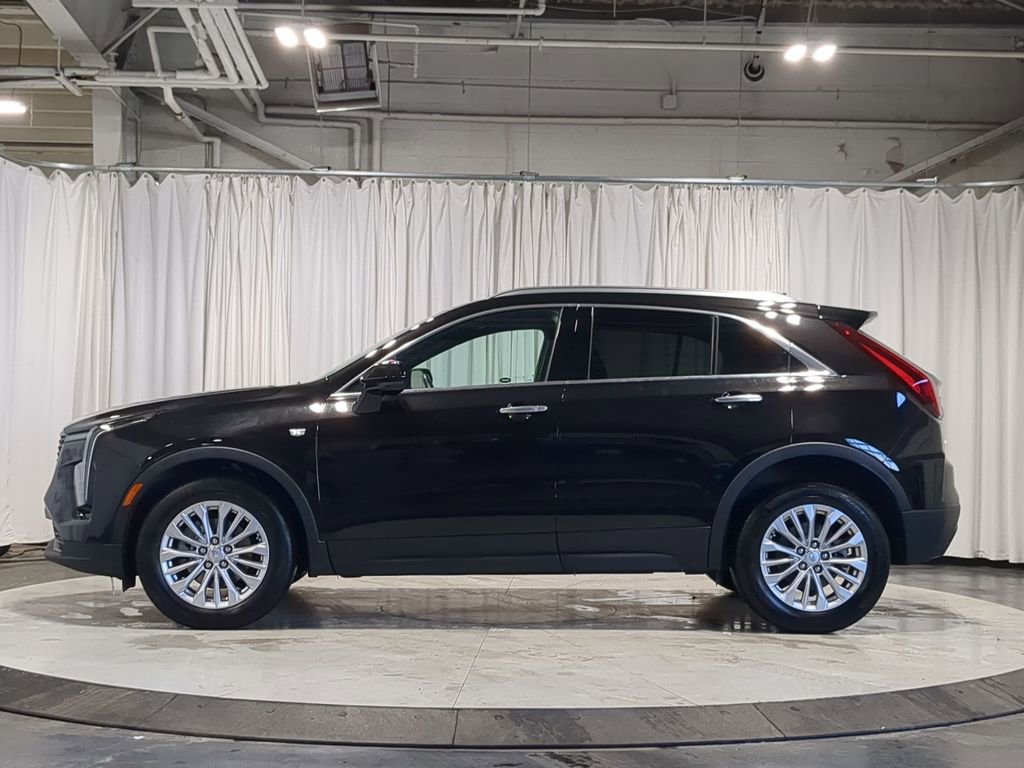 Used 2024 Cadillac XT4 Luxury w/ Cold Weather Package image 14