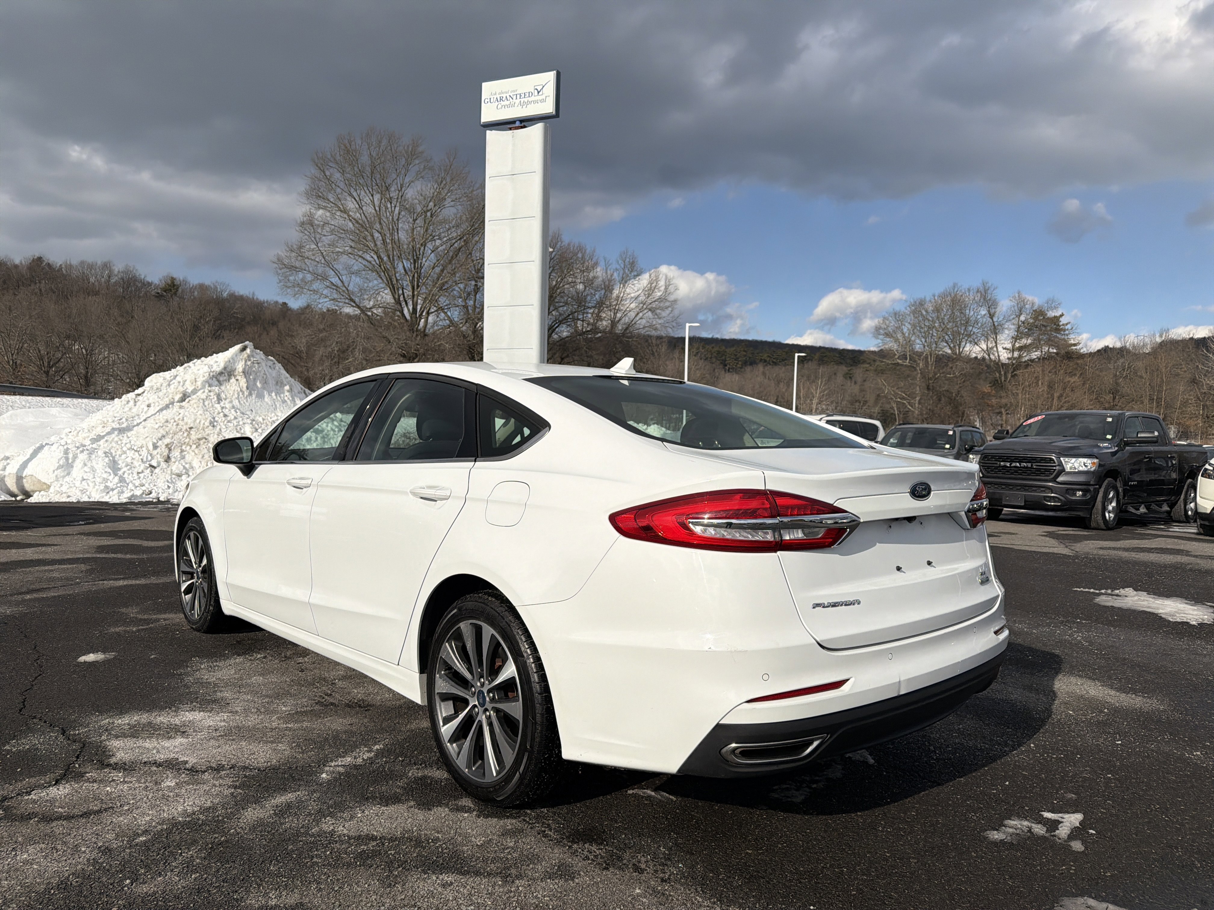 Used 2019 Ford Fusion SE image 7