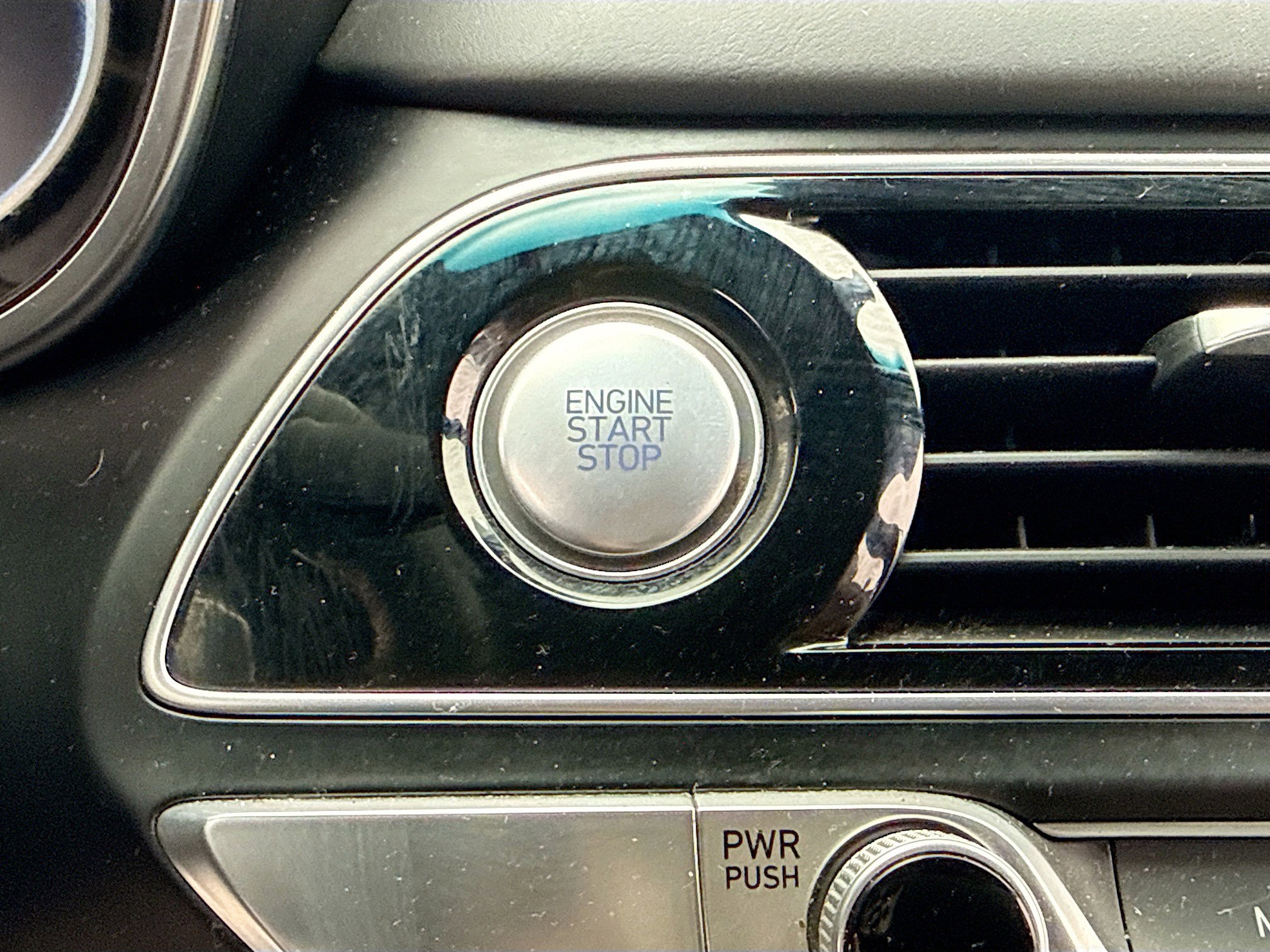 Used 2023 Genesis G70 2.0T image 8