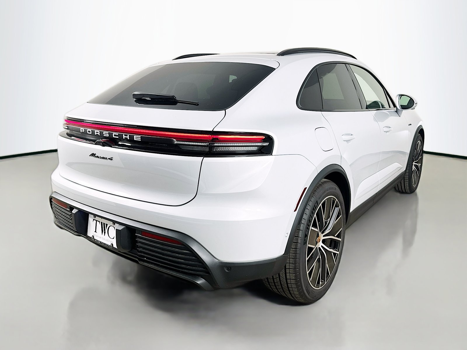 New 2026 Porsche Macan 4 Electric AWD/4WD image 5